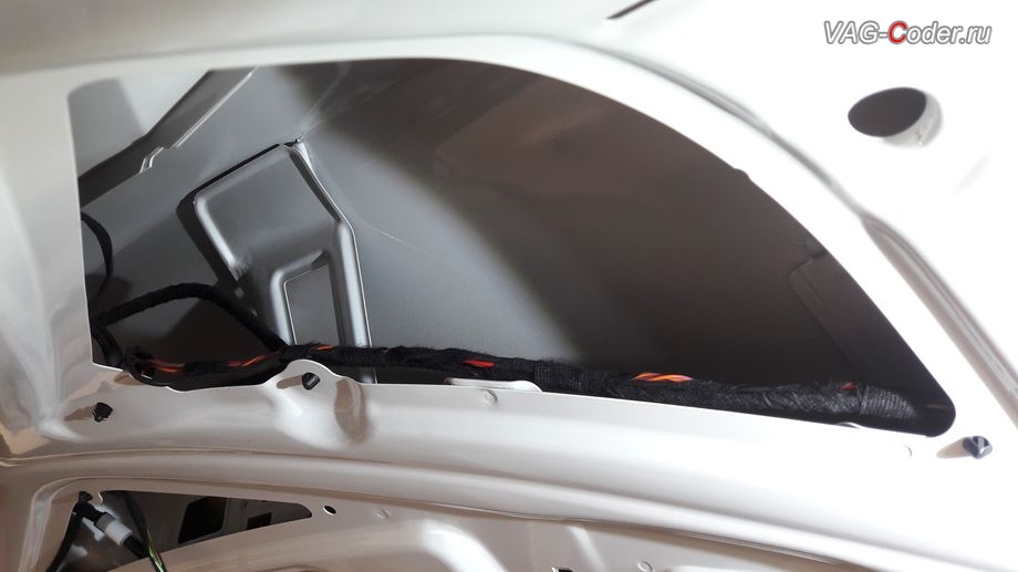 Skoda Octavia A7-2014м/г - протяжка проводки в крышка багажника, доустановка оригинальной камеры заднего вида с динамическими траекториями и омывателем в VAG-Coder.ru