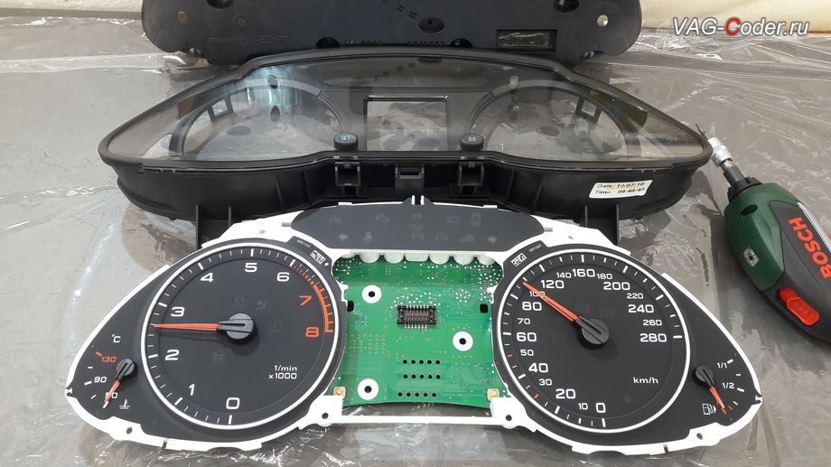 Audi Q5-2011м/г - разборка панели приборов, ремонт панели приборов в VAG-Coder.ru