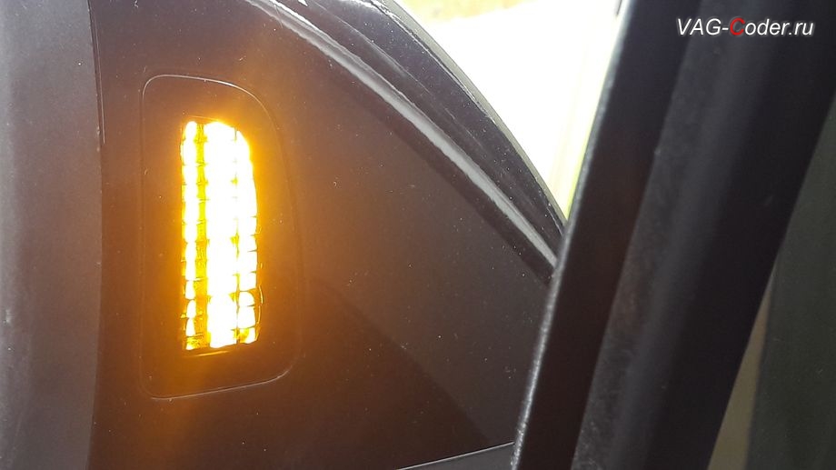 VW Touareg NF-2014м/г - тестовая работа индикатора контроля слепых зон в боковом зеркале, доустановка пакета оборудования ассистента смены полосы Side Assist (Сайд Ассист, ассистент контроля слепых зон) в VAG-Coder.ru