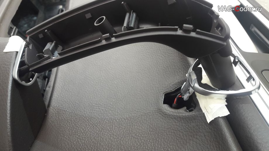 VW Touareg NF-2015м/г - установка кольца подсветки ручки двери, доустановка пакета эстетической подсветки дверей в VAG-Coder.ru