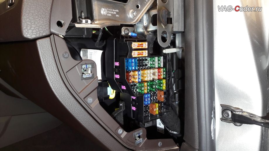 VW Touareg NF-2015м/г - подключение проводки к штатному блоку предохранителей, доустановка оригинального дополнительного заводского оборудования пакета функции Блютуз в VAG-Coder.ru