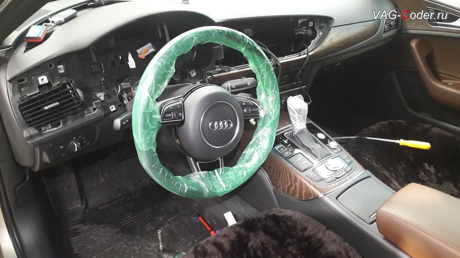 Audi A6(С7)-2015м/г - подготовка к доустановке и разборка центральной консоли в салоне, замена магнитолы без навигации Radio Media Concert (RMC) на топовую мультимедийную информационно-навигационную систему Audi MMI Navigation Plus (MIB-2 High) с навигацией в VAG-Coder.ru в Перми