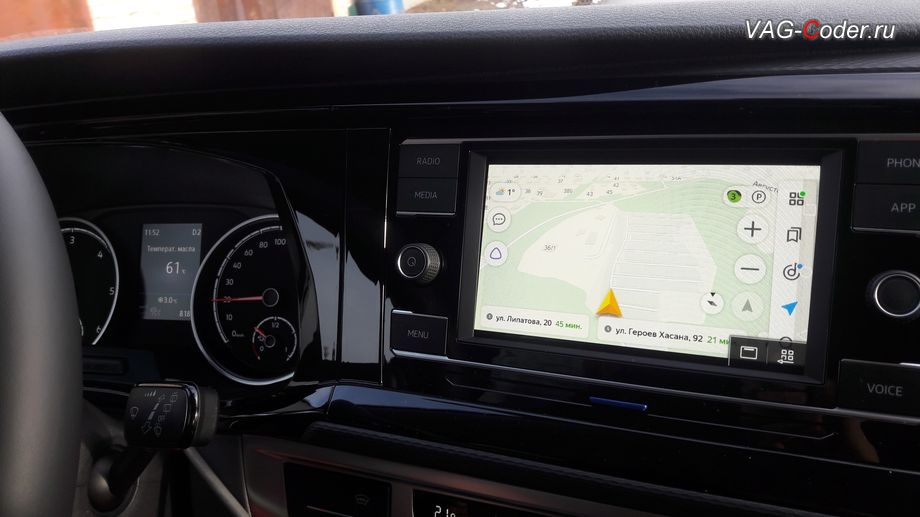 VW Caravelle T6-2021м/г - пример работы в движении приложения навигации Яндекс.Карты, программная разблокировка работы Миррор Линк в движении (MirrorLink VIM, Video In Motion) функции пакета App-Connect (App Connect, Апп Коннект) на Фольксваген Каравелла Т6 в VAG-Coder.ru в Перми