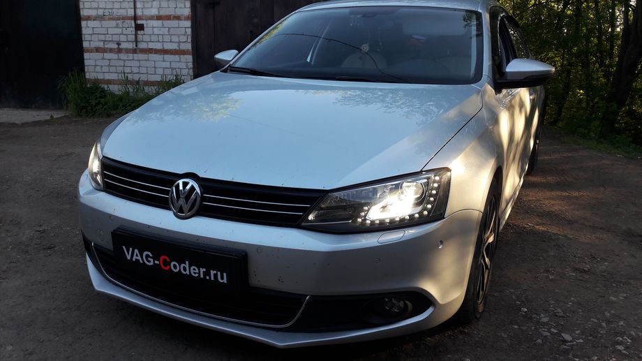 VW Jetta VI-1,4TSI-МКП6-2012м/г - комплексные работы по доустановке пакета оборудования камеры заднего вида с динамическими траекториями, обновление устаревшей прошивки блока ABS, программное расширение настроек системы прямого контроля давления в шинах (RDKS) в VAG-Coder.ru в Перми