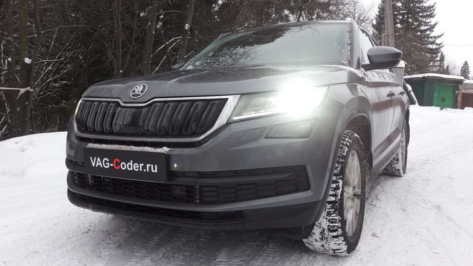 Skoda Kodiaq-2,0TDI-4х4-DSG7-2021м/г - активация и кодирование пакета скрытых заводских функций, программная разблокировка просмотра видеофайлов с USB и разблокировка работы MirrorLink в движении (VIM MirrorLink), активация смены расширенной эстетической подсветки в 30-ть цветов в панели приборов, магнитоле и в дверях, активация Ассистента движения по полосе Lane Assist (Лан Асист, контроль движения и подруливания в полосе по дорожной разметке с Адаптивным ведением по полосе), активация Распознавания и отображения дорожных знаков в панели приборов (Traffic Sign Detection, VZE), активация Ассистента городского автопилота с удержанием автомобиля в полосе при движении в городском потоке в пробках Трафик Джем Ассист (Traffic Jam Assist, TJA), и активация Ассистента аварийной остановки Emergency Assist (Эмердженси Асист) на Шкода Кодиак в VAG-Coder.ru в Перми