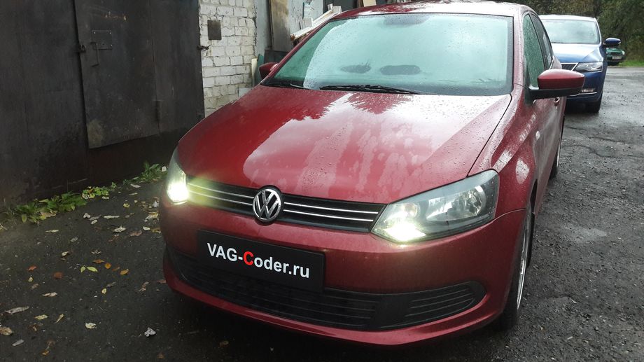 VW Polo Sedan-1,6MPI(CFNA)-АКПП6-2013м/г - замена красной приборки на новую белую панель комбинации приборов в VAG-Coder.ru в Перми