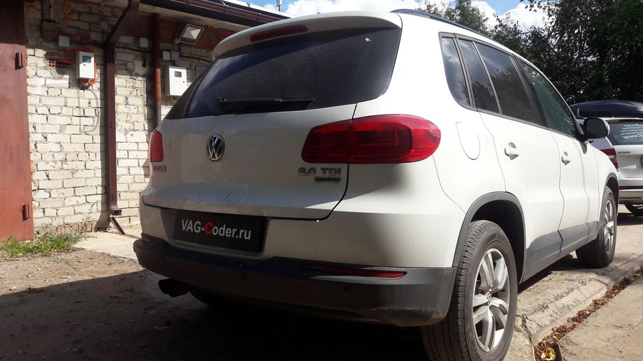 VW Tiguan-2,0TDI(CLJA)-4х4-АКПП6-2014м/г - комплексные работы по обновлению устаревшей прошивки блока управления автоматической коробки передач АКПП6 (AISIN AQ 250 6F) устраняющее дерганья, пинки, рывки, задержки и подвисания переключения передач и обновлению устаревшей, и сбойной прошивки Haldex (Халдекс) устраняющей проблему неправильного алгоритма работы блока управления полного привода до самых последних и актуальных заводских версий прошивки на Фольксваген Тигуан в VAG-Coder.ru в Перми