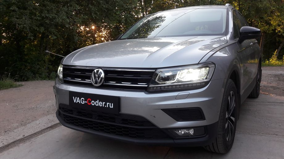 VW Tiguan NF-1,4TSI-4х4-DSG6-2019м/г - доустановка и калибровка на стенде камеры ассистентов в ветровом стекле, и активация новых ассистентов - Ассистент управления дальним светом FLA (автоматическое переключение Ближнего-Дальнего света), Ассистент Движения по полосе Lane Assist (подруливания автомобиля по дорожной разметке, включая Адаптивное ведение по полосе), ассистент Распознавания и отображение дорожных знаков в панели приборов Traffic Sign Detection (VZE) на Фольксваген Тигуан НФ в VAG-Coder.ru в Перми