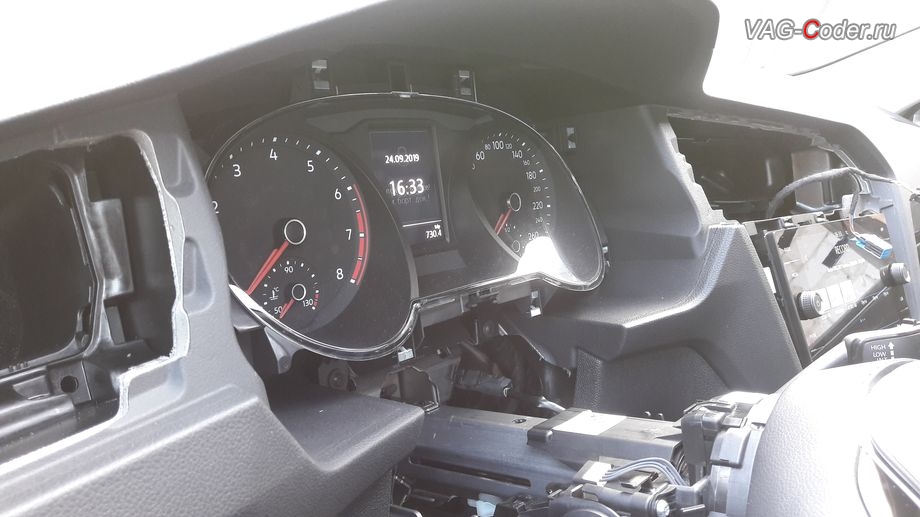 VW Tiguan NF-2019м/г - в процессе выполнения работ по доустановке цифровой панели приборов, установка новой цифровой панели приборов (AID) в VAG-Coder.ru в Перми