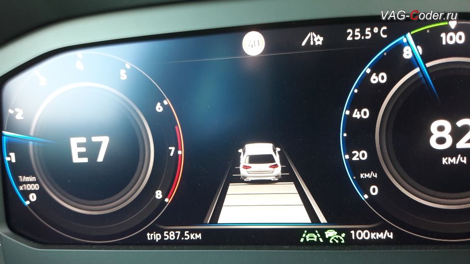 VW Tiguan NF-2020м/г - рабочее окно и визуальная индикация работы ассистента Движения по полосе (Lane Assist, подруливания автомобиля по дорожной разметке) в панели приборов, программная активация новых ассистентов - Ассистент Движения по полосе Lane Assist (подруливания автомобиля по дорожной разметке, включая Адаптивное ведение по полосе), Ассистент Распознавания и отображения дорожных знаков в панели приборов Traffic Sign Detection (VZE), Ассистент городского автопилота с удержанием автомобиля в полосе при движении в городском потоке в пробках Трафик Джам (Traffic Jam Assist, TJA) и Ассистент аварийной остановки Emergency Assist (Эмердженси Асист) на Фольксваген Тигуан НФ в VAG-Coder.ru в Перми