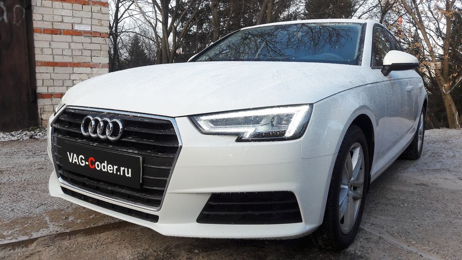 Audi A4 B9-1,4TSI-DSG7-2019м/г - доустановка штатной оригинальной камеры заднего вида с динамическими траекториями в ручке багажника на Ауди А4 Б9-2019м/г в VAG-Coder.ru в Перми