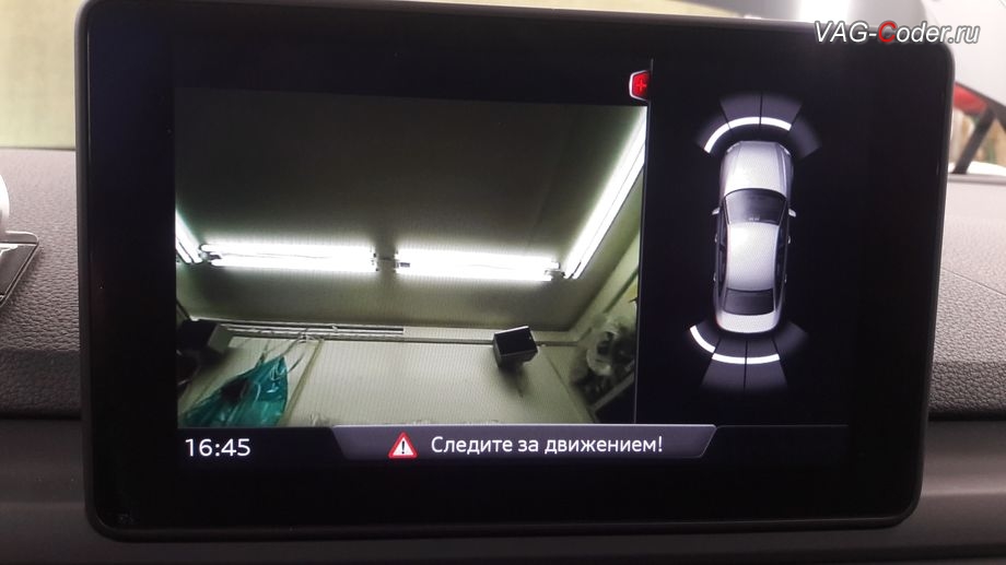 Audi A4 B9-2019м/г - визуальная картинка примера работы камеры заднего вида на экране магнитолы, доустановка штатной оригинальной камеры заднего вида с динамическими траекториями в ручке багажника на Ауди А4 Б9-2019м/г в VAG-Coder.ru в Перми
