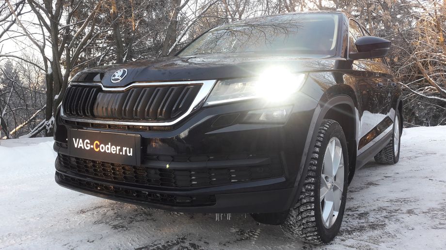 Skoda Kodiaq-2,0TDI-4х4-DSG7-2021м/г - доустановка и калибровка на стенде, и активации пакета функций камеры ассистентов нового поколения 2Q0 в ветром стекле - Ассистент управления дальним светом FLA (автоматическое переключение Ближнего-Дальнего света), Ассистент Движения по полосе Lane Assist (подруливания автомобиля по дорожной разметке, включая Адаптивное ведение по полосе), Ассистент городского автопилота с удержанием автомобиля в полосе при движении в городском потоке в пробках Трафик Джем Ассист (Trafic Jam Assist, TJA, работа Lane Assist до полной остановки и при начале движения), Ассистент аварийной остановки Emergency Assist (Эмердженси Асист, Ассистент аварийного торможения) на Шкода Кодиак в VAG-Coder.ru в Перми