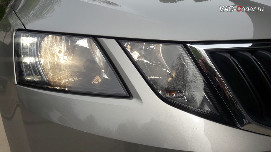 Skoda Octavia A7 FL-2020м/г - внешний вид в стоке, с завода стоят галогеновые фары, доустановка оригинальных заводских светодиодных LED-фар на Шкода Октавия А7 ФЛ в VAG-Coder.ru в Перми