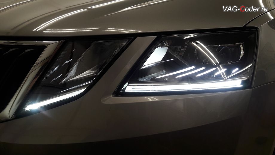 Skoda Octavia A7 FL-2020м/г - внешний вид работы светодиодных LED-фар в режиме Дневных Ходовых Огней (ДХО), доустановка оригинальных заводских светодиодных LED-фар на Шкода Октавия А7 ФЛ в VAG-Coder.ru в Перми