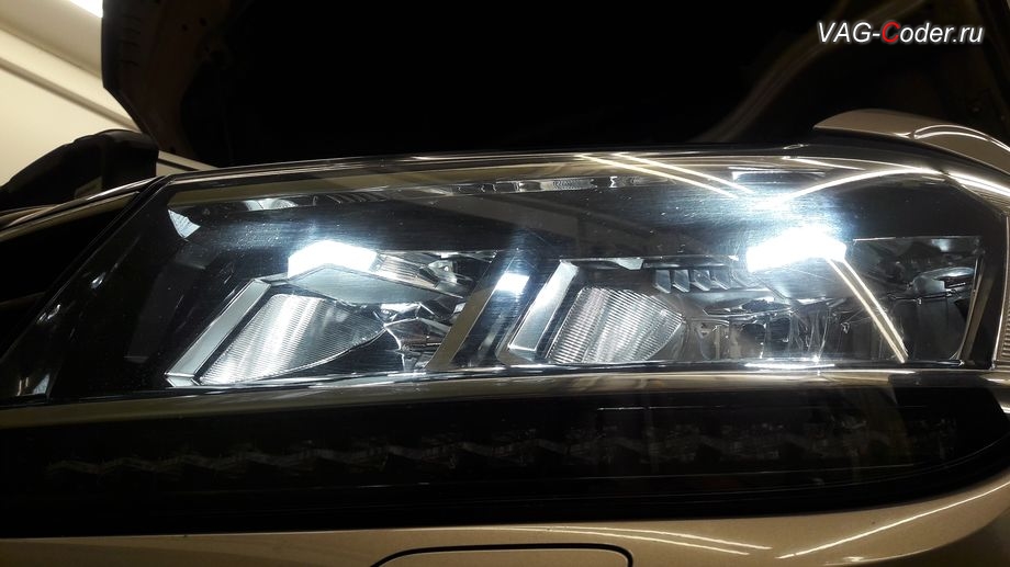 VW Tiguan NF-2019м/г - стоковые заводские фары LED Basis, замена фар с LED Basis на светодиодные фары LED Mid с системой динамического адаптивного освещения (DLA) на Фольксваген Тигуан НФ в VAG-Coder.ru в Перми