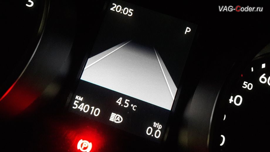 VW Tiguan NF-2019м/г - окно работы и визуальное индикация в панели приборов работы ассистента Движения по полосе при движения по дороге с обнаружением и распозованием дорожной разметки, программная активация дополнительного управления расширенными функциями Lane Assist (Ассистент движения по полосе - подруливания автомобиля по дорожной разметке) - Адаптивное ведение по полосе (позволяет адаптивно двигаться в центре полосы дорожной разметки) и Вибрация (предупреждения вибрацией руля при сходе с полосы движения по дорожной разметке), доустановка и активация пакета функций (FLA, Lane Assist, VZE, Traffic Jam Assist, Emergency Assist) камеры ассистентов в ветровом стекле на Фольксваген Тигуан НФ в VAG-Coder.ru в Перми