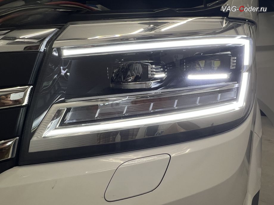 VW Crafter 2-2020м/г - внешний вид работы LED ДХО (Дневных ходовых огней) на доустановленных фарах LED Low, замена стоковых галогеновых фар на заводские оригинальные фары LED Low на Фольксваген Крафтер 2 в VAG-Coder.ru в Ростове-на-Дону