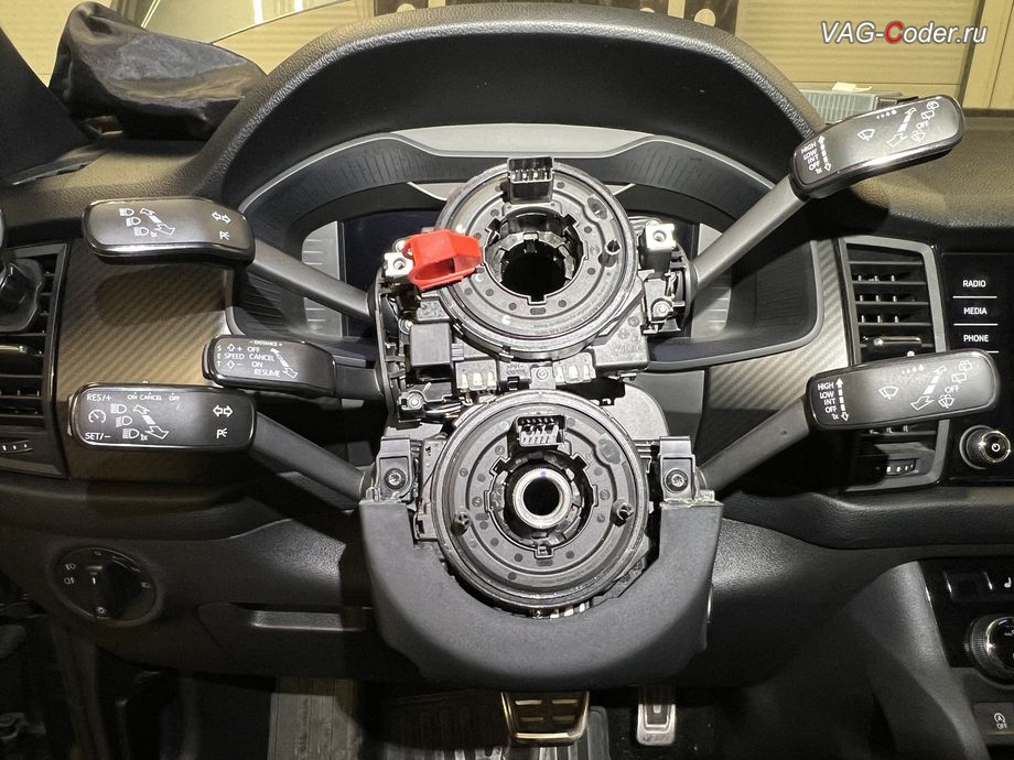 Skoda Kodiaq-2021м/г - работы по замене блока управления подрулевого переключателя в сборе с возвратным кольцом с дополнительным рычагом управления функция ассистента Адаптивный круиз-контроль, доустановка Адаптивного круиз-контроля (ACC) до 210 км/ч на Шкода Кодиак в VAG-Coder.ru в Ростове-на-Дону