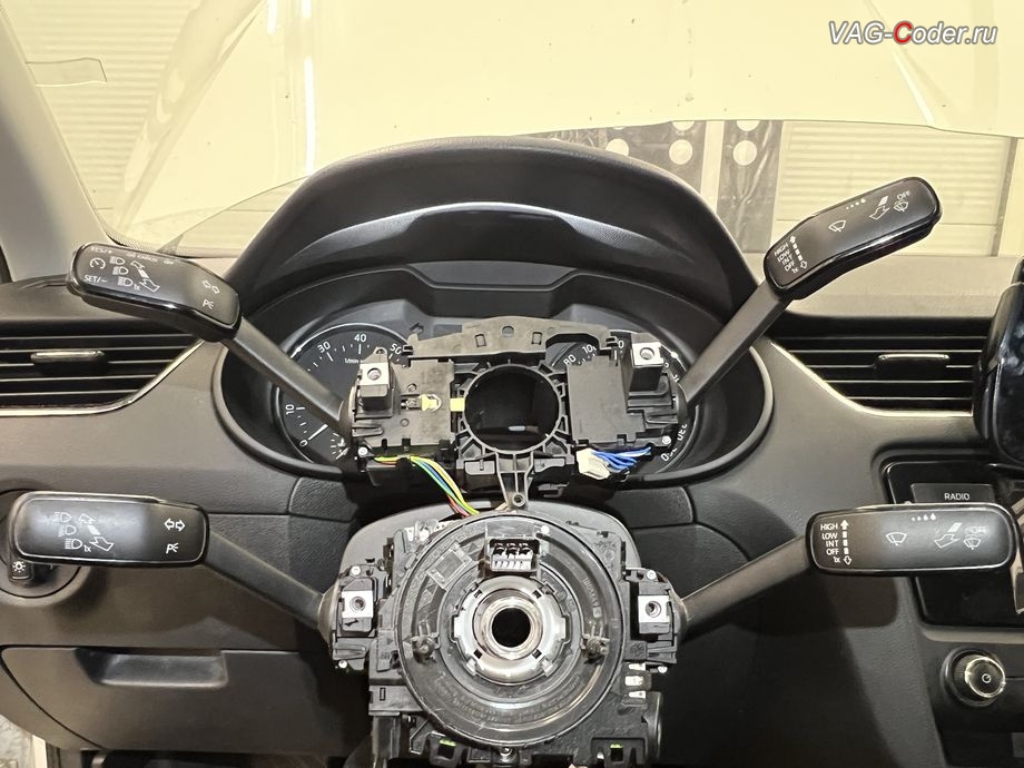 Skoda Octavia A7-2016м/г - новый блок подрулевых переключателей с поддержкой и кнопками работы функций управления системы Круиз-контроля (GRA), доустановка и программная активация системы Круиз-контроля (GRA) на Шкода Октавия А7 в VAG-Coder.ru в Ростове-на-Дону