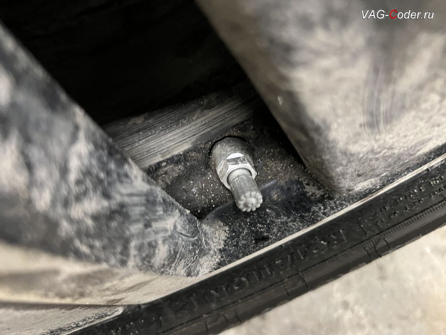 VW Tayron-2022м/г - датчик давления шины в колесе системы прямого контроля давления в шинах RDKS, программная активация системы прямого контроля давления в шинах RDKS, программная активация и кодированию пакета скрытых заводских функций, программная активация ассистента городского автопилота с удержанием автомобиля в полосе при движении в городском потоке Трафик Джем Асист (Traffic Jam Assist, TJA - совместная работа Ассистента движения по полосе с Адаптивным круиз-контролем до полной остановки и после возобновления движения) и Ассистента аварийной остановки в полосе Эмердженси Асист (Emergency Assist, EA) на Фольксваген Тайрон в VAG-Coder.ru в Ростове-на-Дону