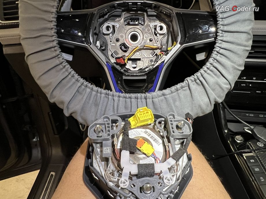 VW Tayron-1,4TSI-DSG7-2023м/г - в процессе выполнения работ по доустановке нового сенсорного мультируля (MFL) с подрулевыми лепестками, доустановка сенсорного мультируля (MFL) с подрулевыми лепестками на Фольксваген Тайрон в VAG-Coder.ru в Ростове-на-Дону