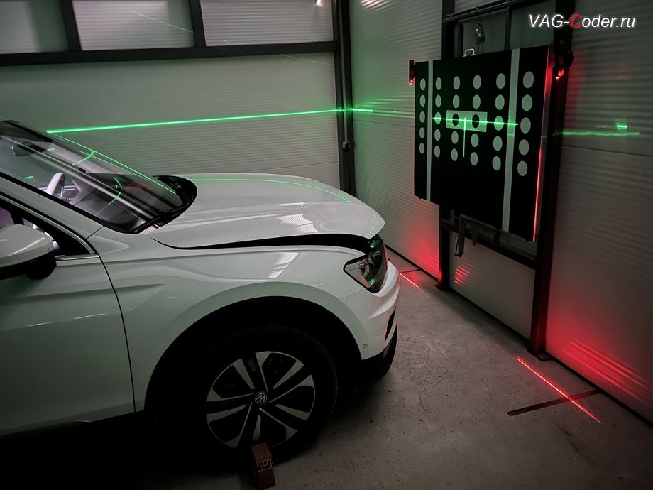 VW Tiguan NF-2019м/г - калибровка новой доустановленной камеры ассистентов на собственном калибровочном стенде на Фольксваген Тигуан НФ в VAG-Coder.ru в Ростове-на-Дону, доустановка камеры ассистентов и активация новых ассистентов (FLA, Lane Assist, VZE, Traffic Jam Assist и Emergency Assist), и доустановка и активация пакета функций адаптивного круиз-контроля (ACC, Adaptive Cruise Control) до 210 км/ч на Фольксваген Тигуан НФ в VAG-Coder.ru в Ростове-на-Дону