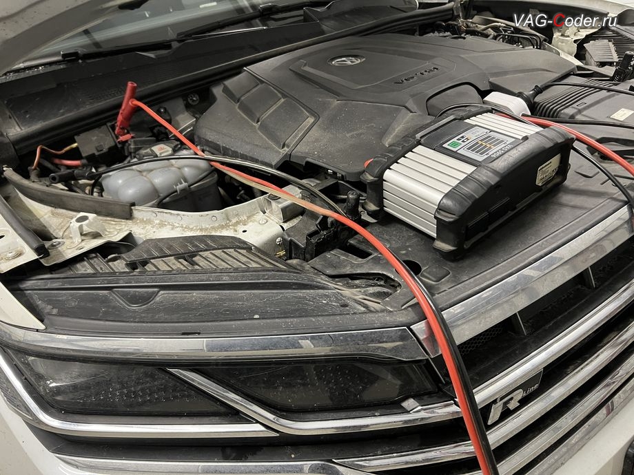 VW Touareg 3 (CR)-2019м/г - в процессе выполенения работа по обновлению устаревшей прошивки блока управления магнитолы Discover Premium, обновлению Навигационных карт, и программной разблокировке работы функции CarPlay / Android Auto на весь экран (Full Screen) на магнитоле Discover Premium (Дискавер Премиум) на Фольксваген Туарег 3 (CR) в VAG-Coder.ru в Ростове-на-Дону