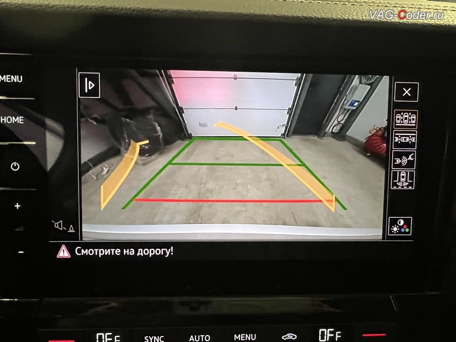 VW Touareg 3 (CR)-2020м/г - визуальное отображение картинки с оригинальной камеры заднего вида с динамическими траекториями в ручке открытия двери багажника на экране магнитолы, доустановка и программная активация оригинальной камеры заднего вида с динамическими траекториями на Фольксваген Туарег 3 (CR) в VAG-Coder.ru в Ростове-на-Дону