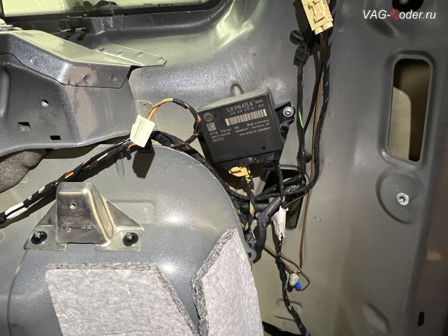 Skoda Yeti-2013м/г - дотяжка жгутов проводки OEM камеры заднего вида в багажном отсеке, доустановка OEM камеры заднего вида в ручке открытия двери багажника на Шкода Йети в VAG-Coder.ru в Ростове-на-Дону