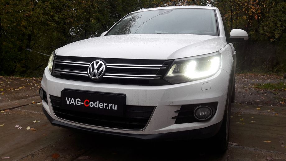 VW Tiguan-2,0TSI(CAWA)-4х4-АКПП6-2015м/г - комплексные работы по обновлению устаревшей прошивки двигателя с отображением температура масла двигателя в панели приборов, чип-тюнингу двигателя 2,0TSI(CAWA) до 240 л.с. и 380 Нм от PetranVAG Tuned, обновление сбойной прошивки Haldex (Халдекс) устраняющей проблему неправильного алгоритма работы блока управления полного привода, и обновление устаревшей прошивки блока управления системы ABS, устраняющее программный сбой со слишком длинным торможением до самых последних и актуальных заводских версий прошивки на Фольксваген Тигуан в VAG-Coder.ru в Перми