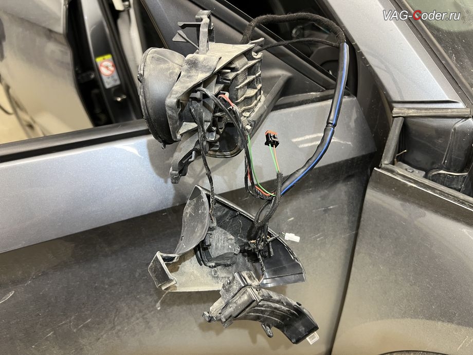 Skoda Kodiaq-2019м/г - дотяжка жгутов проводки для индикаторов системы Side Assist в боковых зеркалах, доустановка Ассистента контроля слепых зон и смены полосы (Side Assist, BSD, Blind Spot Detection) и Ассистента выезда с парковки (Rear Traffic Alert, RTA) на Шкода Кодиак в VAG-Coder.ru в Ростове-на-Дону