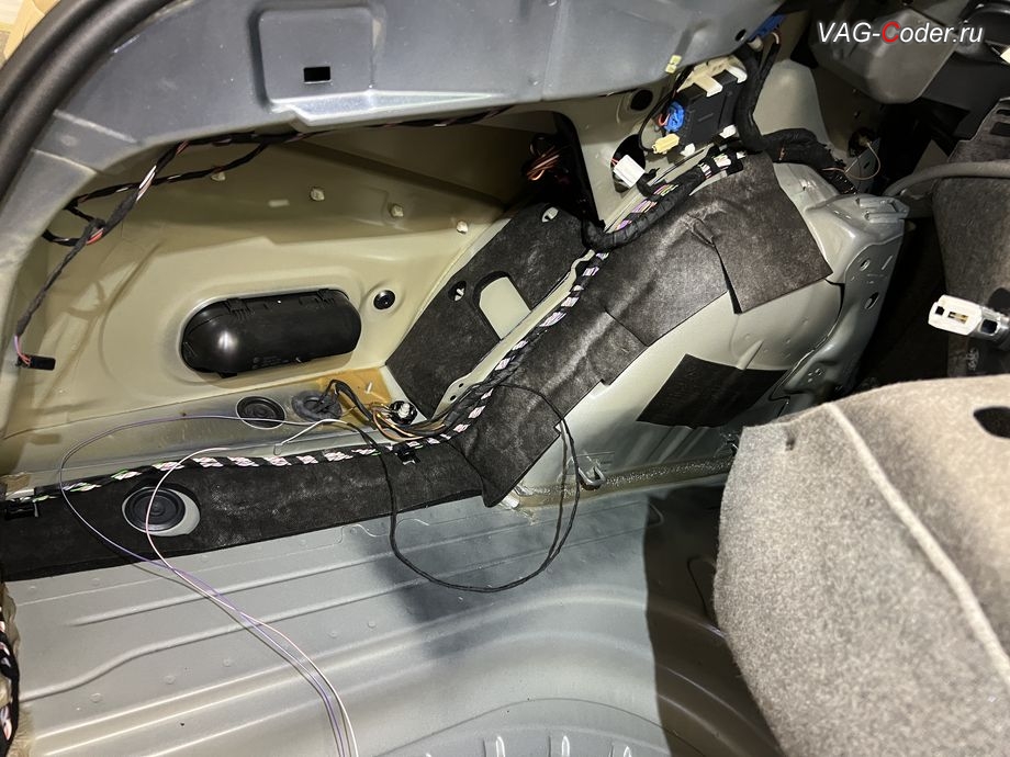 Skoda Octavia A8-2022м/г - протяжка жгута проводки по штатным жгутам для ассистента виртуальной педали Easy Open (Изи Опен) комфортного открытия / закрытия багажника ногой, доустановка и программная активация, кодированию и прописка ассистента виртуальной педали Easy Open (Изи Опен) комфортного открытия / закрытия багажника ногой на Шкода Октавия А8 в VAG-Coder.ru в Ростове-на-Дону