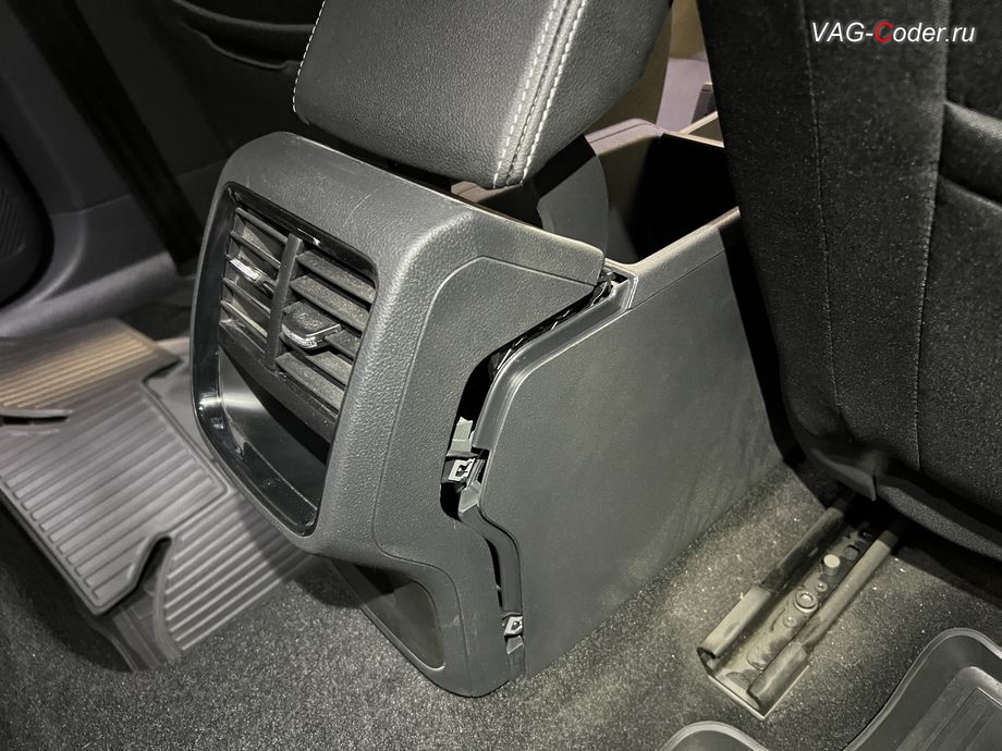 Skoda Octavia A8-2022м/г - арматурные работы по разборке салона, доустановка и программная активация Ассистента автоудержания педали тормоза AutoHold (Автохолд) на Шкода Октавия А8 в VAG-Coder.ru в Ростове-на-Дону