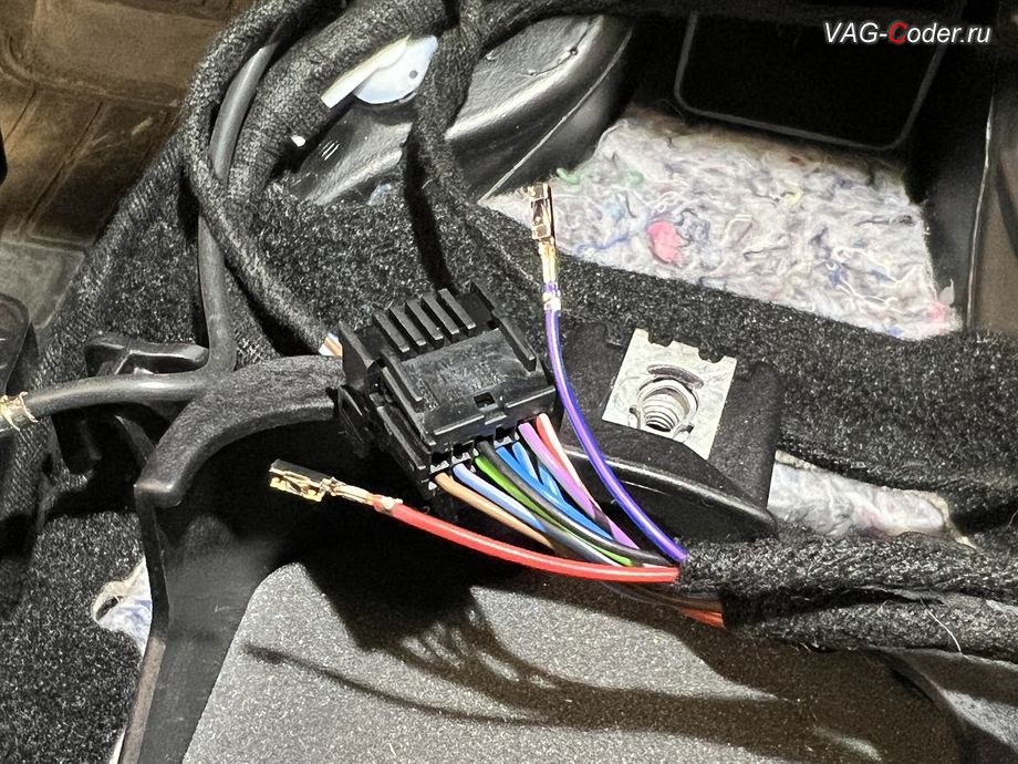 Skoda Octavia A8-2022м/г - дотяжка и запиновка жгута проводки в разъем блока кнопок с системой AutoHold, доустановка и программная активация Ассистента автоудержания педали тормоза AutoHold (Автохолд) на Шкода Октавия А8 в VAG-Coder.ru в Ростове-на-Дону