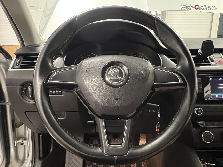 Skoda Oсtavia A7-2017м/г - стоковый заводской обычный руль, доустановка мультируля (MFL) с подогревом и с программным переносом работы круиз-контроля (GRA) с подрулевого переключателя на кнопки мультируля на Шкода Октавия А7 в VAG-Coder.ru в Ростове-на-Дону