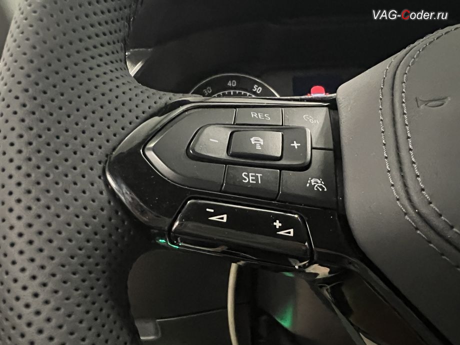 Skoda Superb 3-2018м/г - левый блок кнопок нового доустановленного мультируля с подогревом с функциями управления круиз-контроля (GRA), доустановка мультируля (MFL) с подогревом и с программным переносом работы круиз-контроля (GRA) с подрулевого переключателя на кнопки мультируля на Шкода Суперб 3 в VAG-Coder.ru в Ростове-на-Дону