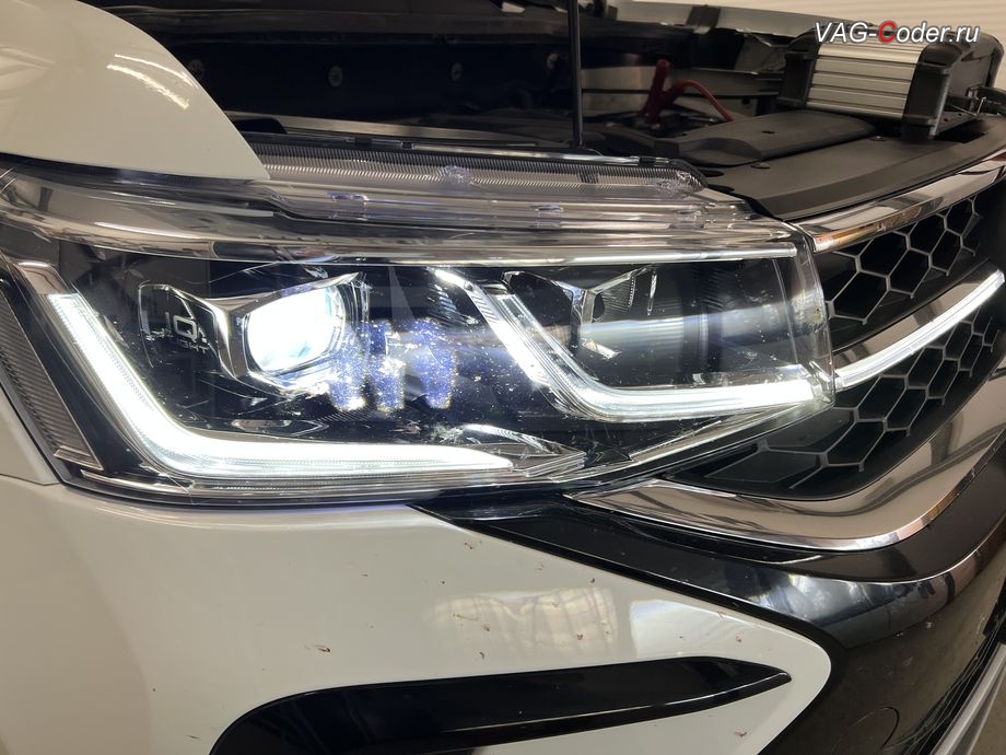 VW Taos USA-2021м/г - внешний вид работы европейских LED-фар IQ.Light - Ближний свет и Габаритные огни работают штатно, доустановка и программная прописка замененных фар на европейские LED-фары IQ.Light на Фольксваген Таос Америка в VAG-Coder.ru в Ростове-на-Дону